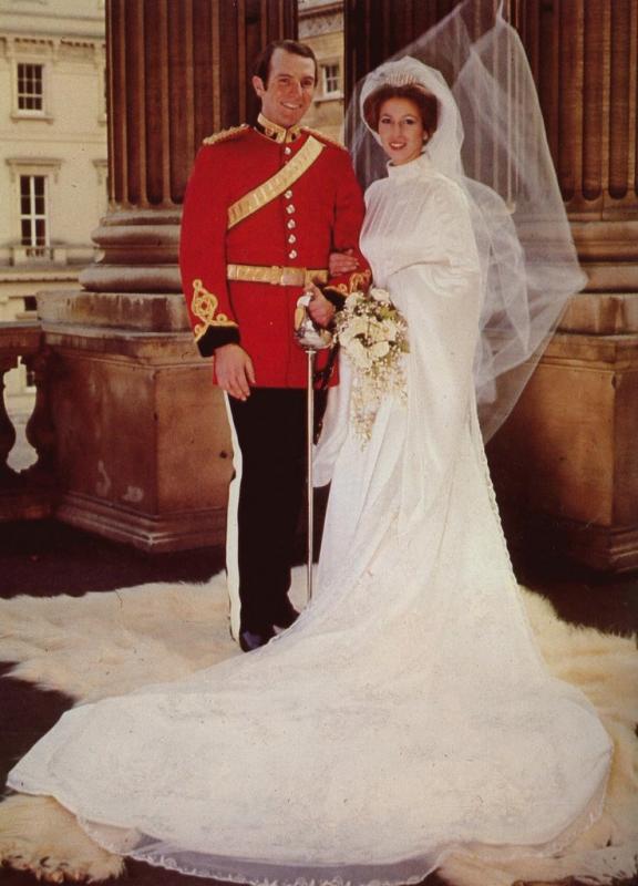 royal-wedding-inspiration-prince-william-wedding-dresses