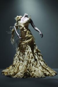 Alexander McQueen - Savage Beauty márciustól Londonban!