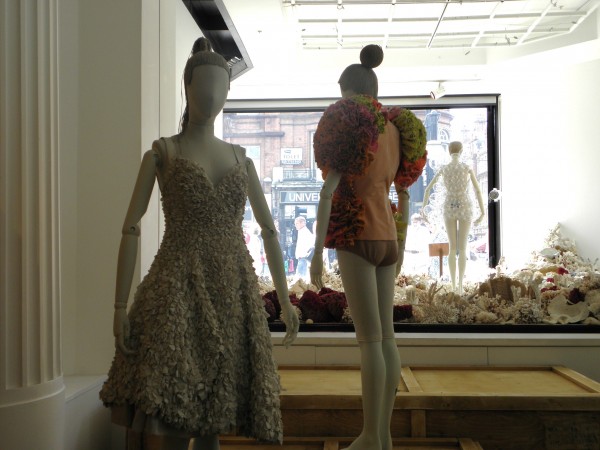 Selfridges Washed up Project Ocean designer ruhák Selfridges Washed up Project Ocean designer ruhák