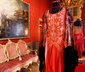 Elegance in Exile - Velencében a legszebb orosz hatású ruhák