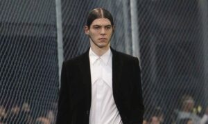 Magyar modell nyitotta meg a Givenchy show-t Párizsban