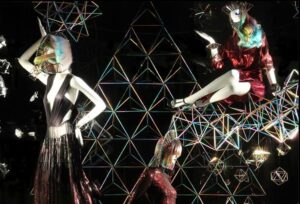 A New York Fashion Week-et köszönti a Bergdorf Goodman kirakata