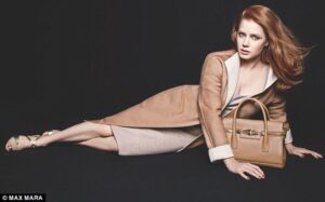 Amy Adamsra cserélte a Maxmara Jennifer Garnert