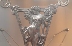 Alfons Mucha unokája ékszereket tervez