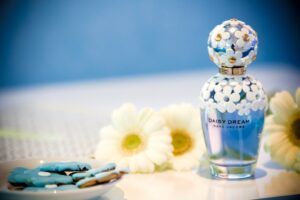 DAISY DREAM MARC JACOBS - A LÁNYNAK, AKI ÁLMODNI MER