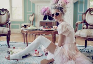 Szemüveg kampány Marie Antoinette stílusában
