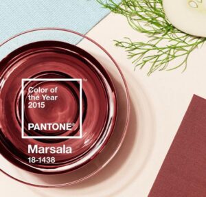 2015 hivatalos színe a barnás vörös marsala