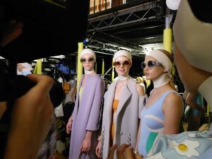 Anya Hindmarch London Fashion Week divathét 2017 circulus mac cosmetics backstage