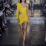 julien macdonald sárga mini ruha fashion week