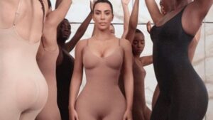 Kim Kardashian magára haragította a japánokat új fehérneműivel