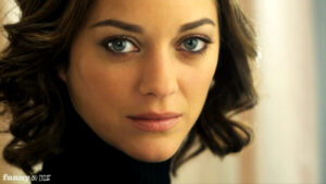 Ennél viccesebb videót nem láttatok: Marion Cotillard azért kampányol, hogy a szemébe nézzenek a fér...