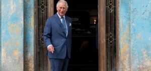 A londoni divathéten mutatja be Károly herceggel közös kollekcióját a brit tervezőpáros