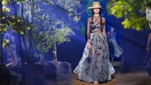 Így készült a Dior SS20 bemutatójának meseerdője
