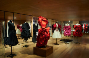 Roses - kiállítás Alexander McQueen londoni üzletében