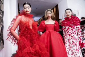 Valentino Daydream, avagy ebből a kollekcióból jött JLo karácsonyi masnis ruhája