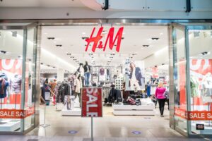A H&M követi az adakozó divatcégek példáit