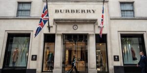 A Burberry is felajánlotta kapacitását a koronavírus elleni harcban