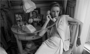 Nyolcvanas éveket és a film aranykorát idézi Chanel tavaszi kampánya
