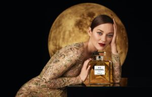Századik születésnapját ünnepli a Chanel No. 5 Marion Cotillarddal