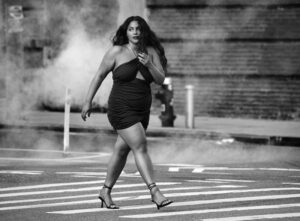 Plus size modellel reklámozza a Zara új kollekcióját