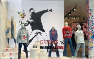 Banksy lopással vádolja a GUESS márkát és lopásra buzdítja rajongóit